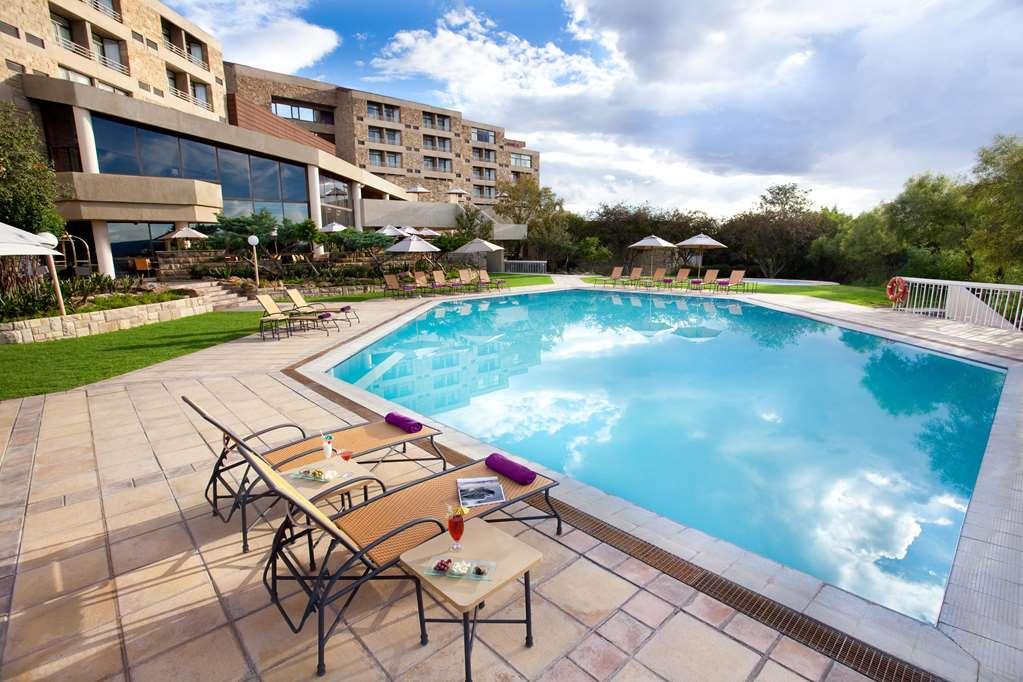 Avani Lesotho Hotel & Casino Масеру Ресторан фото